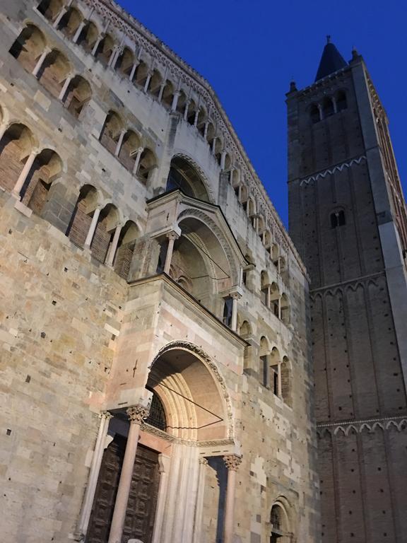 Il Tenore D'Oro Centralissimo Apartment Parma Bagian luar foto