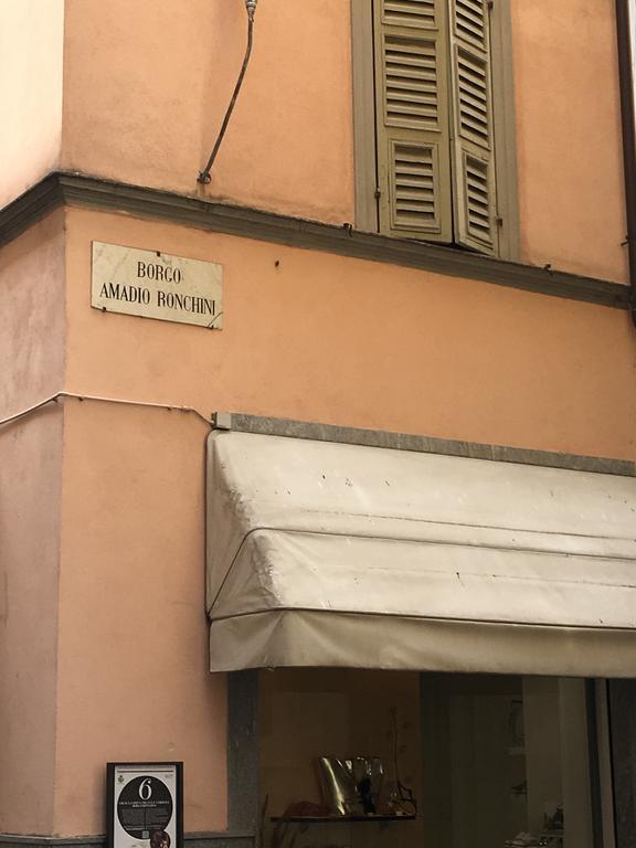 Il Tenore D'Oro Centralissimo Apartment Parma Bagian luar foto